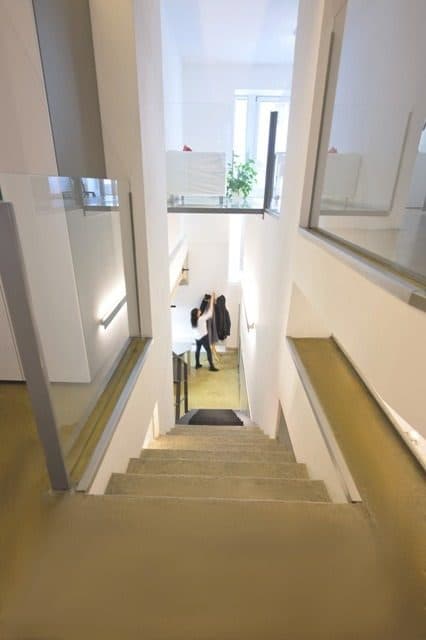 Blick die Treppe hinunter Richtung Eingang